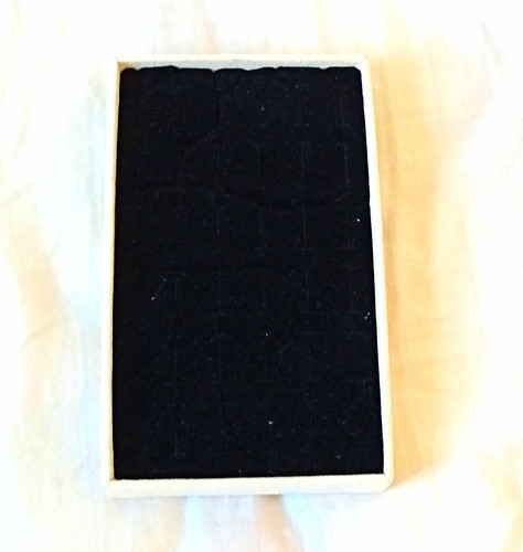 Black velvet lined ring - lined,